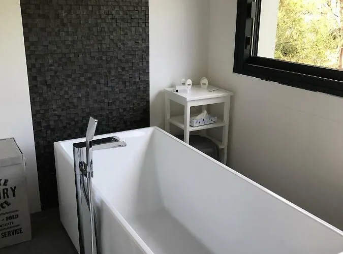 D'exception, Piscine, Vue Mer, A 100m * Ajaccio (Corsica)